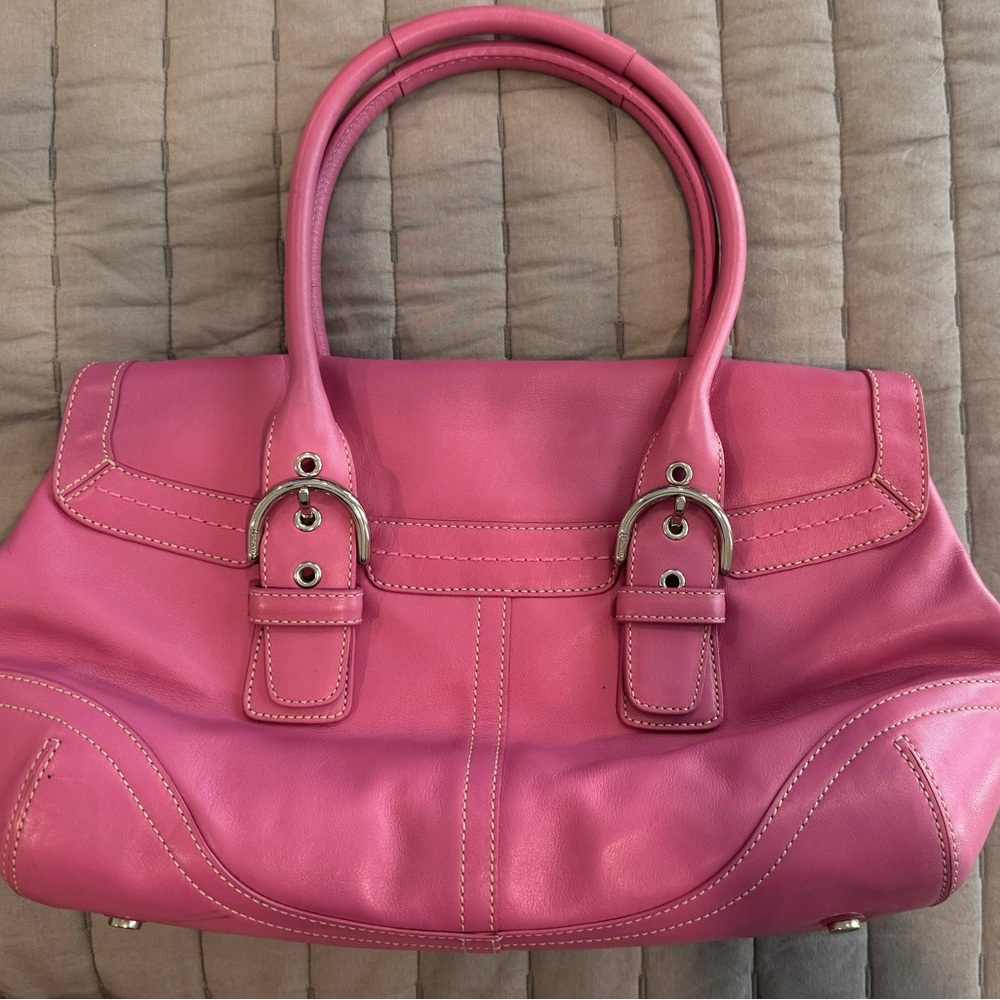 Coach Leather Handbag, Slightly Used Looks Brand New, Excellent Condition,